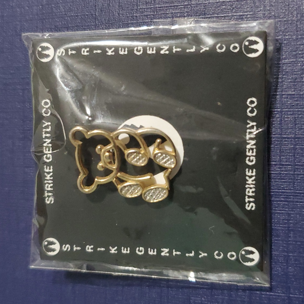 FWB💫 Gold Teddy Bear Pin Back - Picture 4 of 4